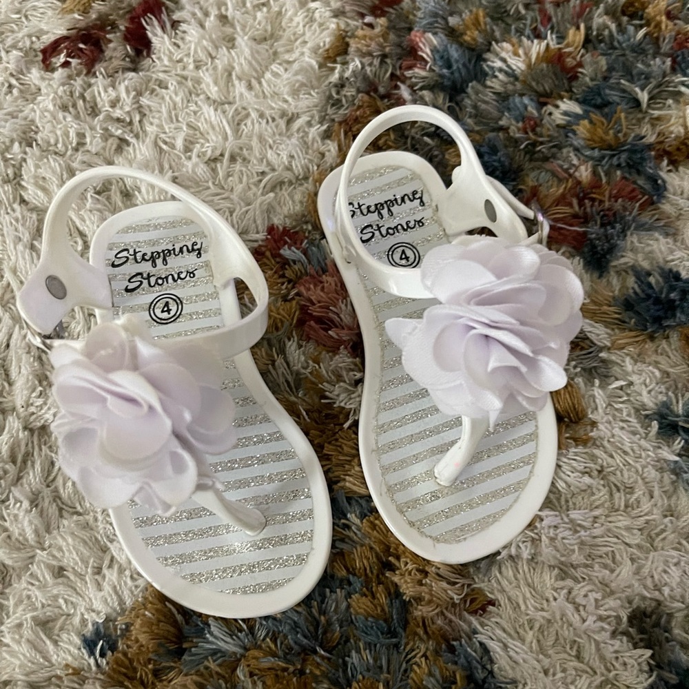 Infant sandals size 4